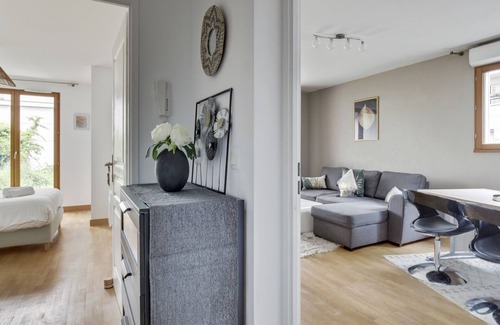 Saint-Cyr-l'Ecole Apartment | The secret garden
