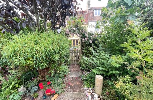 Deal House | The Secret Garden Rooms