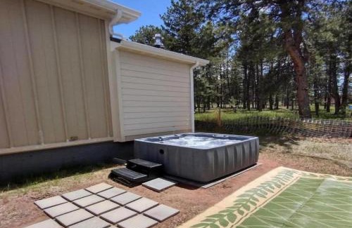 Woodland Park Apartment | The Secret Mountain Retreat w/Views + Yard + BBQ