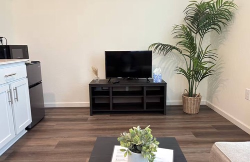 Visalia Apartment | The Sequoia Nook – Clean, Cozy & Minutes from Downtown Visalia