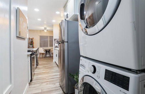 Exeter Apartment | The Sequoia Stunner: Exeters Rocky Hill Retreat