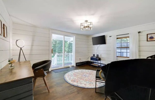 Canadensis House | The Serene Sylvan Farmhouse Getaway Poconos!