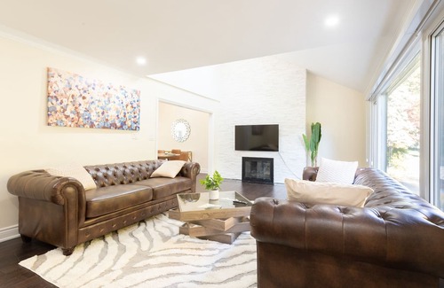 Clarkson-Lorne Park House | The Serenity Home Pool/Yoga/Game Room by the Lake