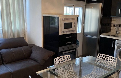 Los Pajaros Apartment | The Sevilla Enzo apartment is close to Seville airport,