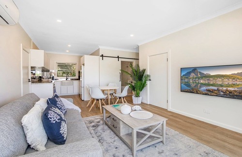 Long Jetty Villa | THE SHACK AT LONG JETTY - VILLA A