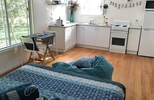 South Durras Cabin | The Shack - breakfast, linen and bath towels included