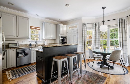 North Charleston House | The Shady Oak | Pool in Park Circle