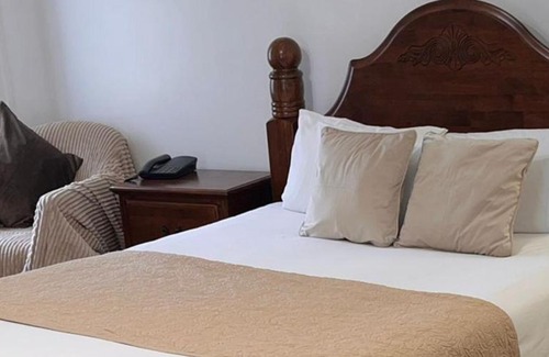 Halifax Bed & Breakfast | The Shakespeare Deluxe Hotel and Caribbean Restaurant Halifax