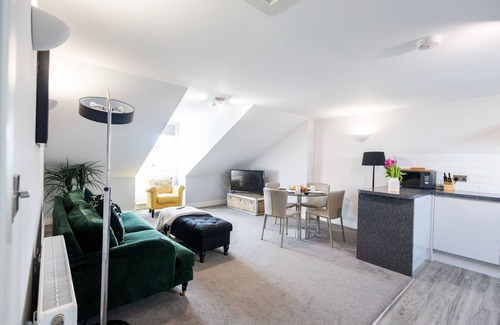 Whitnash Apartment | The Shakespeare Suite Dunara 7 | Leamington Spa Holiday Let | 2 Beds & Sleeps 4