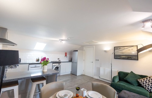 Whitnash Apartment | The Shakespeare Suite Dunara 7 | Leamington Spa Holiday Let | 2 Beds & Sleeps 4