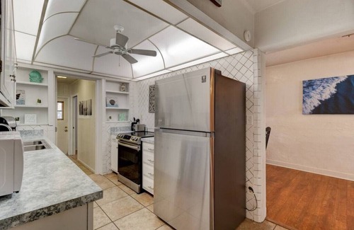 Holly Hill House | The Shark Shack-pet friendly, huge yard and ping pong