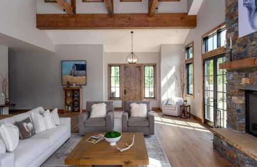 Sun Valley House | The Sheepbend Home - Luxury Home Steps to River!