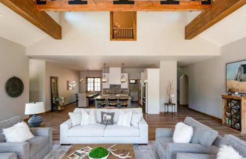 Sun Valley House | The Sheepbend Home - Luxury Home Steps to River!