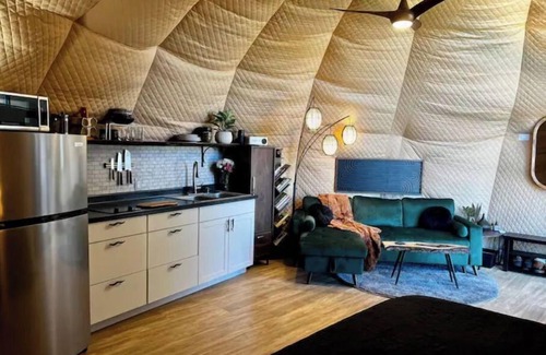 Alexander House | The Shell Dome ~Sauna ~Outdoor Shower ~Mtn Views ~Movie Projector ~Labyrinth