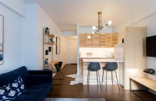 Milton Park Apartment | The Sherbrooke Suite 102