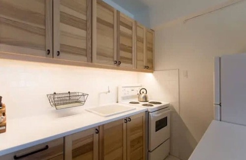 Milton Park Apartment | The Sherbrooke Suite 102