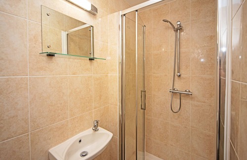 Torquay City Centre Hotel | The Sherwood Palm Hotel, Torquay Beach