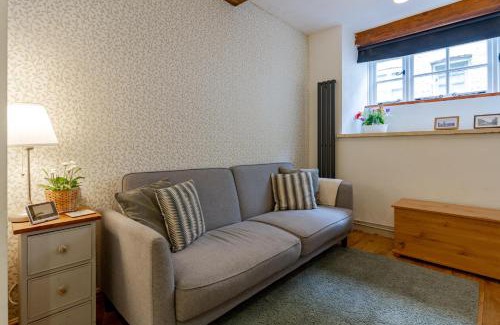 Malmesbury House | The Shoe Box cottage with allocated parking
