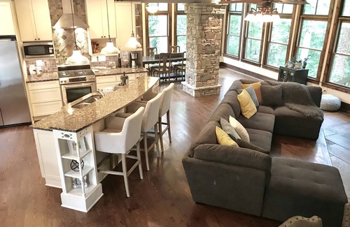 Buford House | The Shoreland Home on Lake Lanier With Dock