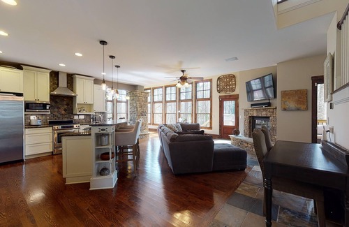 Buford House | The Shoreland Home on Lake Lanier With Dock