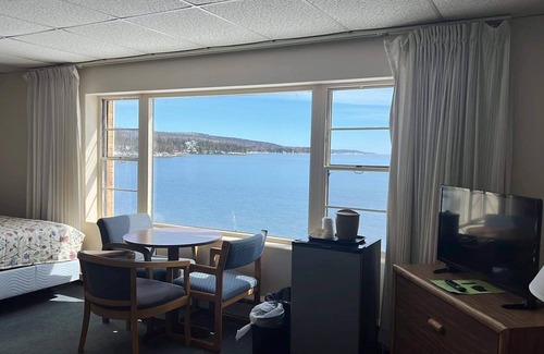 Grand Marais Hotel | The Shoreline Inn