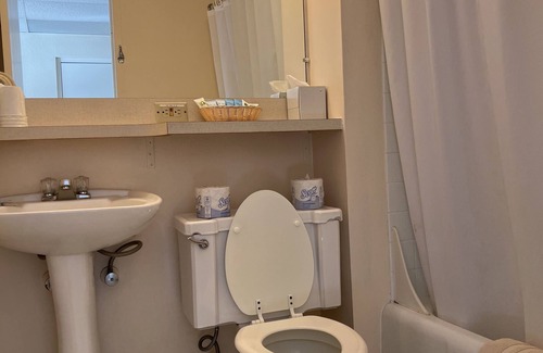 Grand Marais Hotel | The Shoreline Inn
