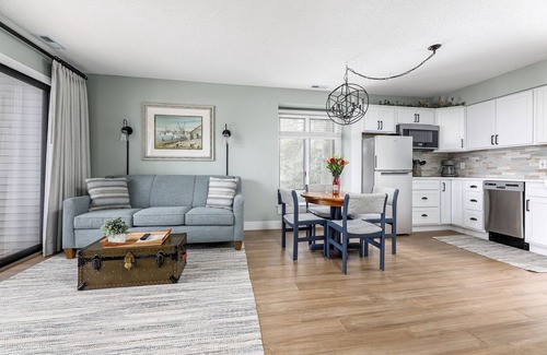 Acme Condo | The Shores Lake View Condo Unit 5689