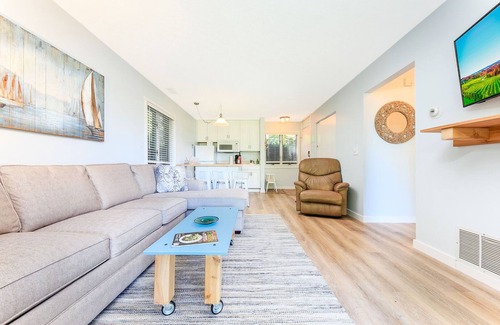 Acme Condo | The Shores Lakeside Condo Unit 5607