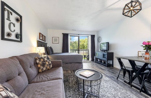 Acme Condo | The Shores Lakeside Condo Unit 5595