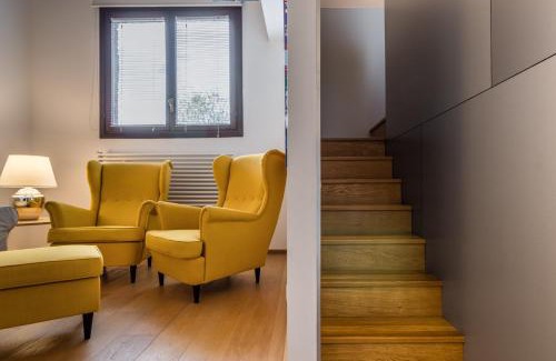 Santa Croce Apartment | The Silk House by LionHost