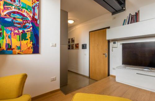 Santa Croce Apartment | The Silk House by LionHost