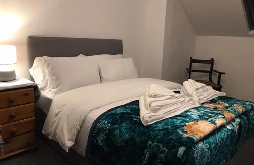 Sheffield House | The Skipton Villa - The HideAway