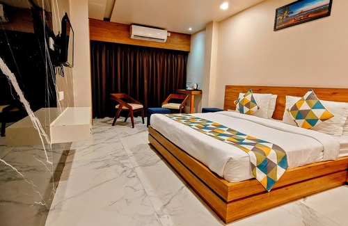 Rajpipla Hotel | The Sky Imperial Unity Inn