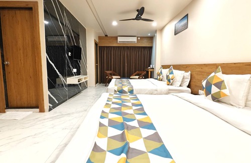 Rajpipla Hotel | The Sky Imperial Unity Inn