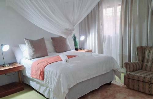 Hoedspruit Cabin | The Sky Safari Lodge - Hoedspruit