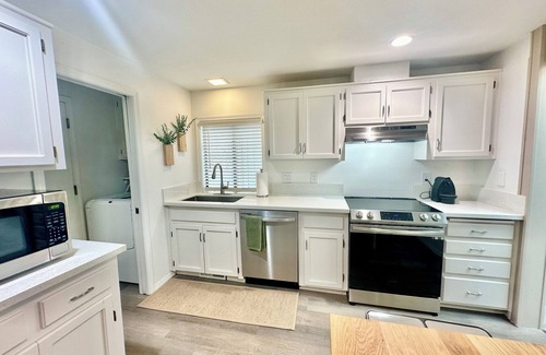 Bull Mountain House | The Skylight Haven - Beautiful Home in Summer Lake
