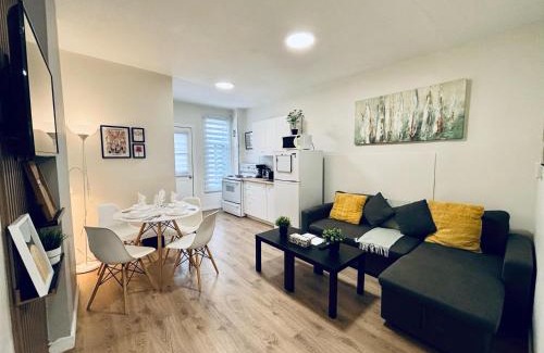De Lorimier Apartment | The Skyline Luxury Unit