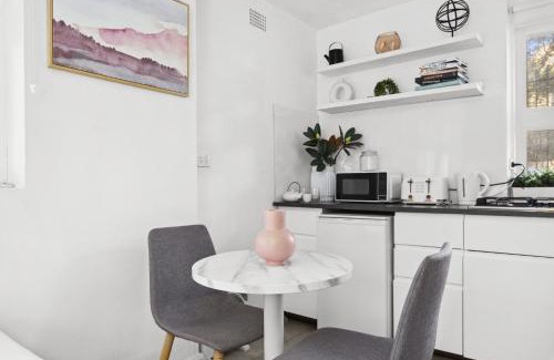 Paddington Apartment | The SmilingStays - Chic Urban Paddington Escape