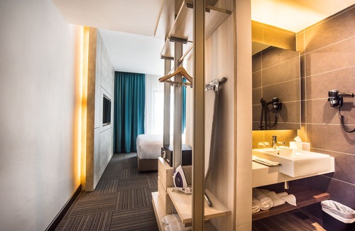 Kampung Padang Matsirat Hotel | The Smith House
