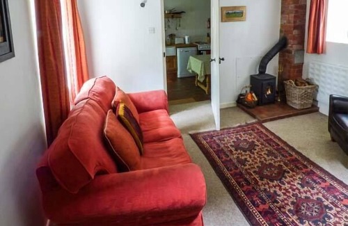 Aymestrey Cottage | THE SMITHY, pet friendly, with open fire in Mortimers Cross