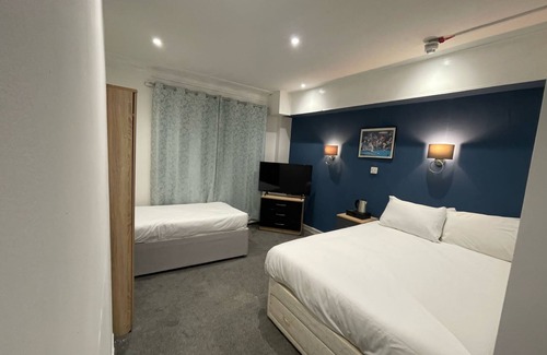 Tunstall Hotel | The Sneyd Arms Hotel