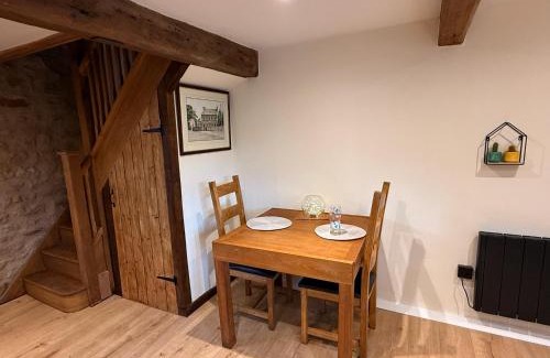 Morecambe Apartment | The Snug- A beautiful and characterful property connected to a historic Georgian Manor House