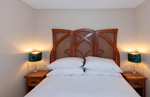 Wells House | The Snug - A Quaint Mews Cottage City Centre