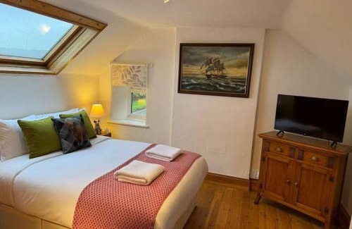 Gloucester House | The Snug at Cherry Cottage by MaisonPro