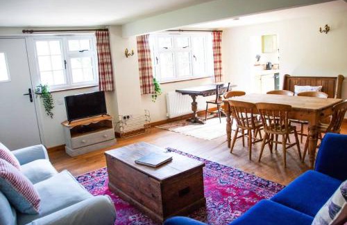 Dunkerton House | The Snug, Beautiful Country Retreat