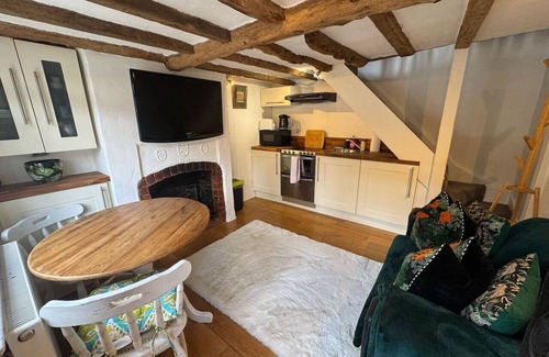 Henley-on-Thames House | The Snug - From 130 Per Night