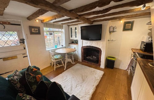 Henley-on-Thames House | The Snug - From 130 Per Night
