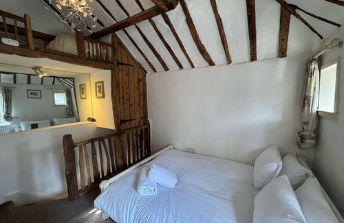 Henley-on-Thames House | The Snug - From 130 Per Night