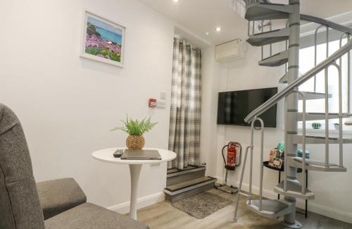 Camborne Apartment | The Snug