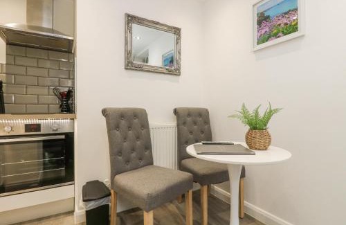 Camborne Apartment | The Snug